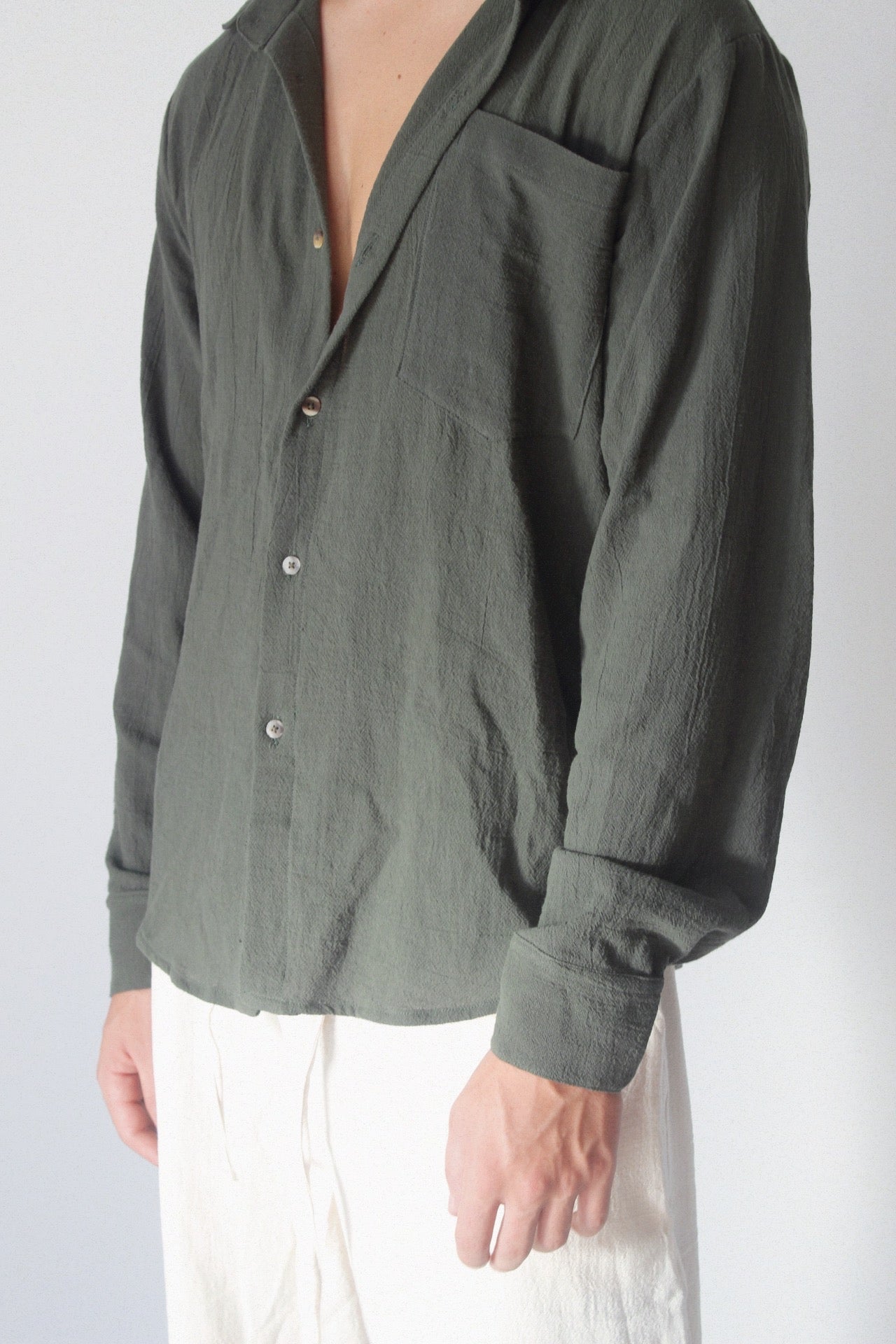 CAMISA SÁNTALO VERDE OLIVO