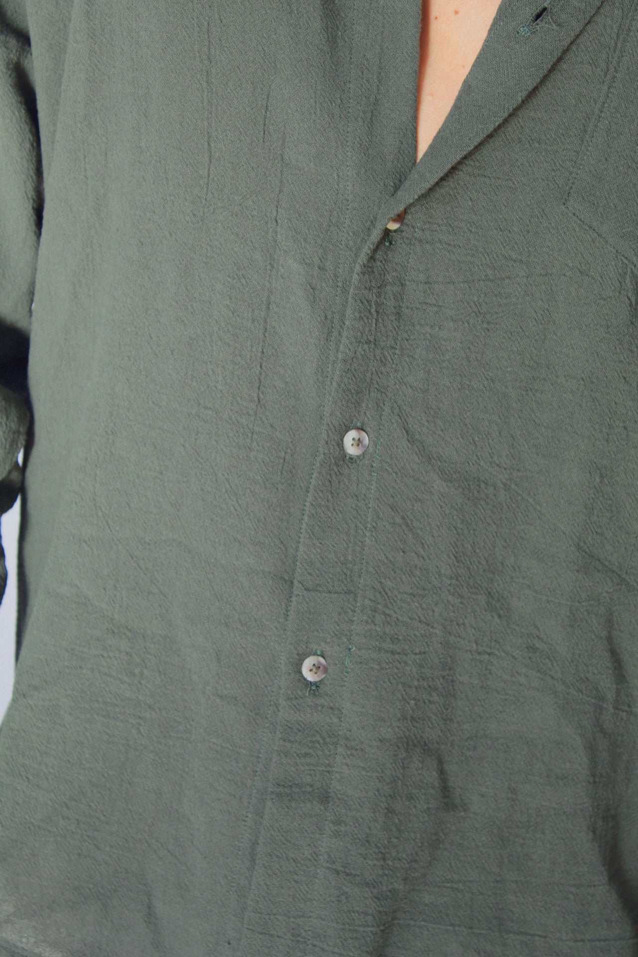 CAMISA SÁNTALO VERDE OLIVO