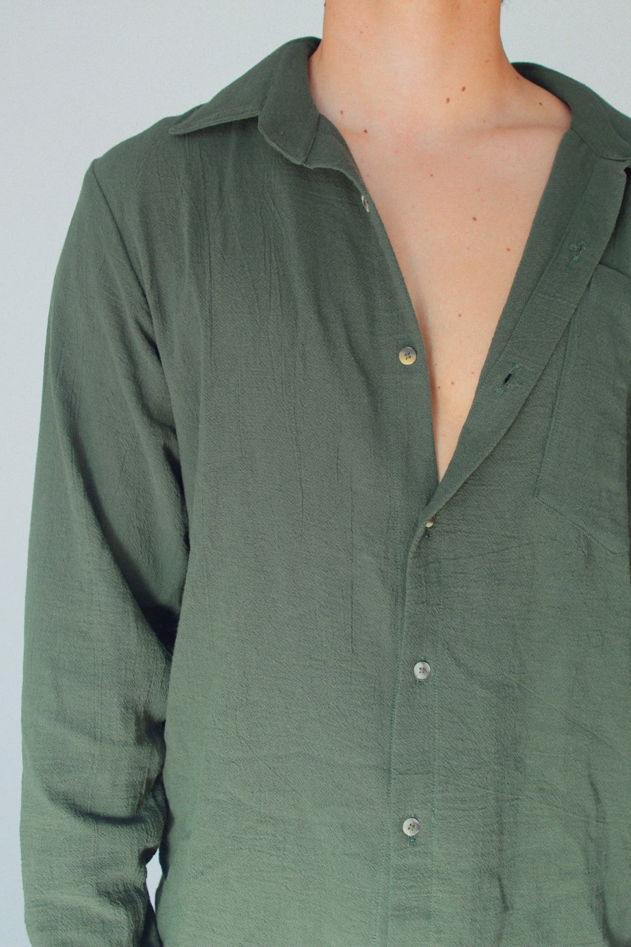 CAMISA SÁNTALO VERDE OLIVO