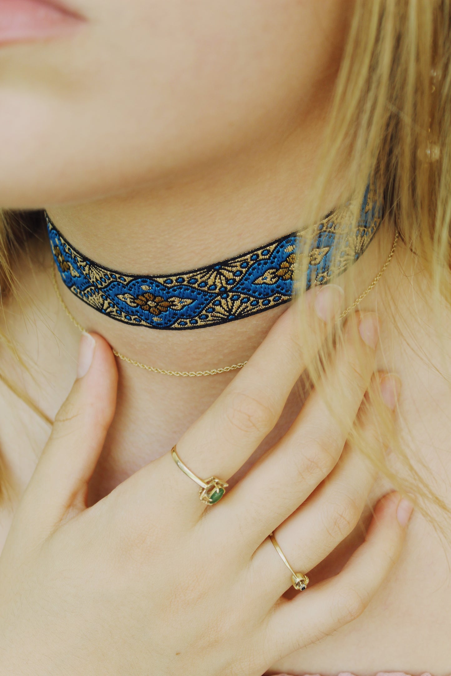 CHOKER BORDADO AZUL