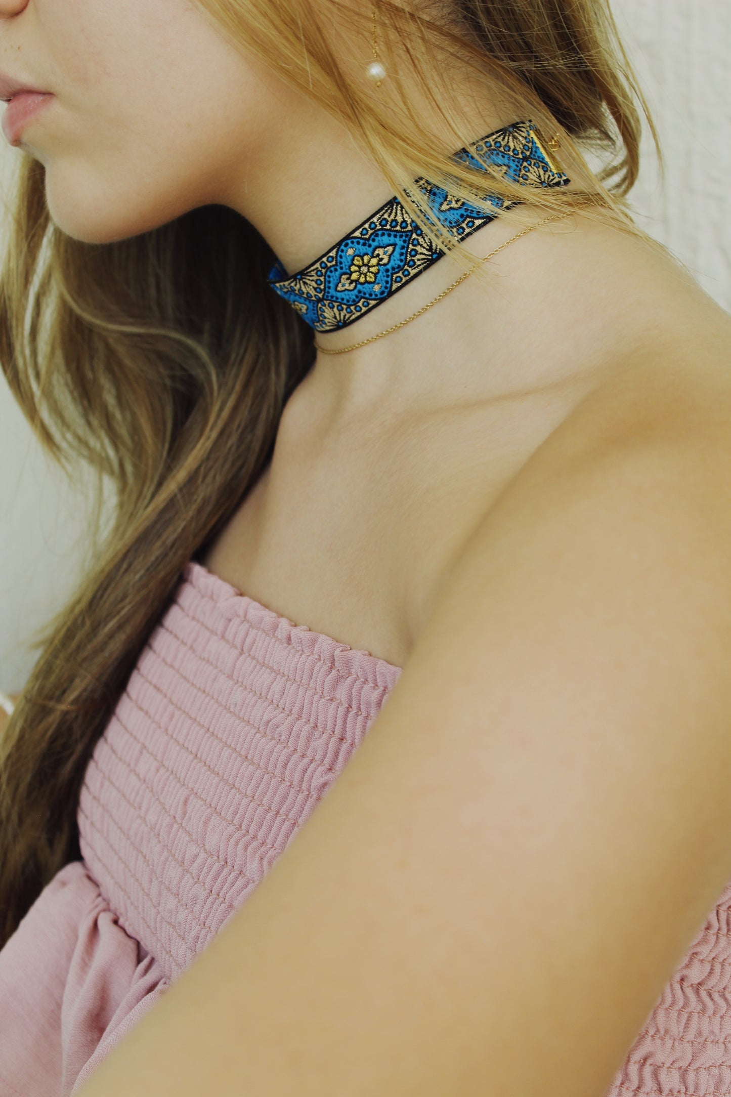 CHOKER BORDADO AZUL